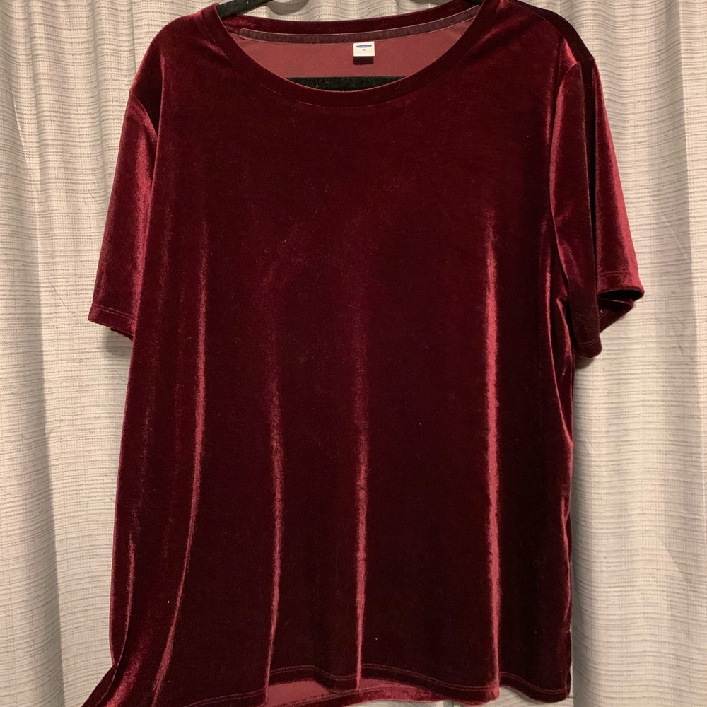 Red velvet short sleeve top